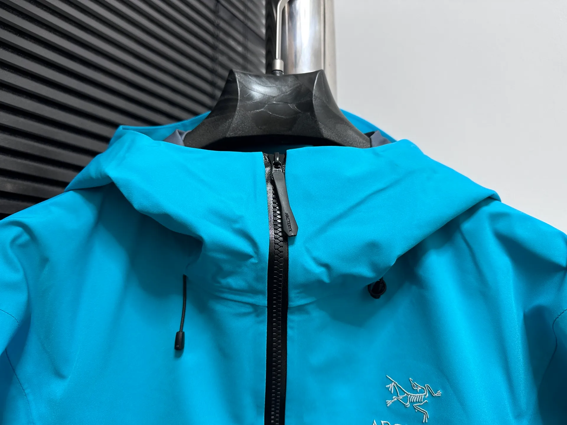 （ ）7 【ARCTERYX】 Breathable ! ！GORE-TEX， ， ， ， 。 ， ， 。Lightweight Series ！ Quality ！ Lightweight ， Lightweight 。 Series ， ， E 3D ， GORE-TEXPRO ，， 20000、Breathable 10000 N X ，Lightweight ， ， Size：S-XXL